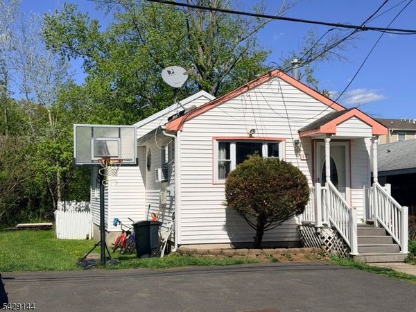 44 Salem Pl, Aberdeen, NJ 07721
