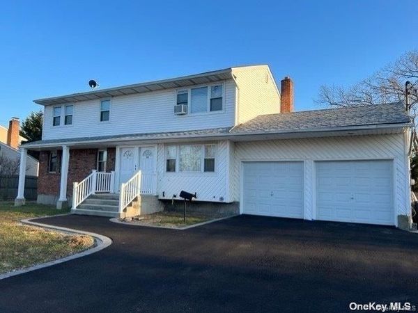 6 Roland Place , Unit B, West Babylon, NY 11704