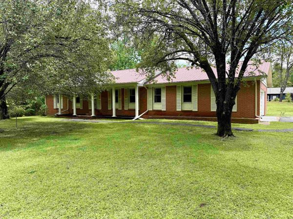 235 SHANNA DR, Selmer, TN 38375