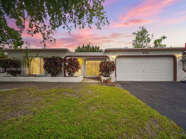920 NW 92nd Ave , Pembroke Pines, FL 33024