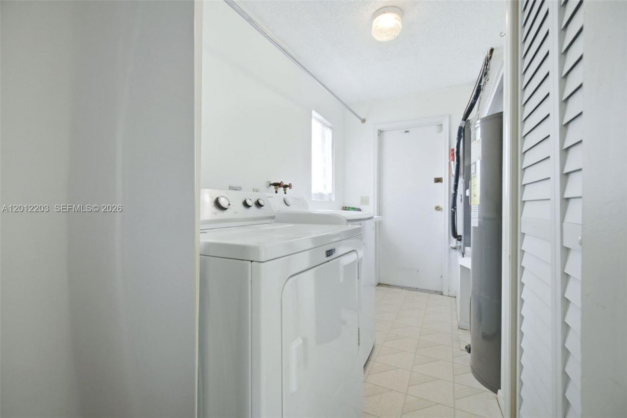 920 NW 92nd Ave , Pembroke Pines, FL 33024 Photo