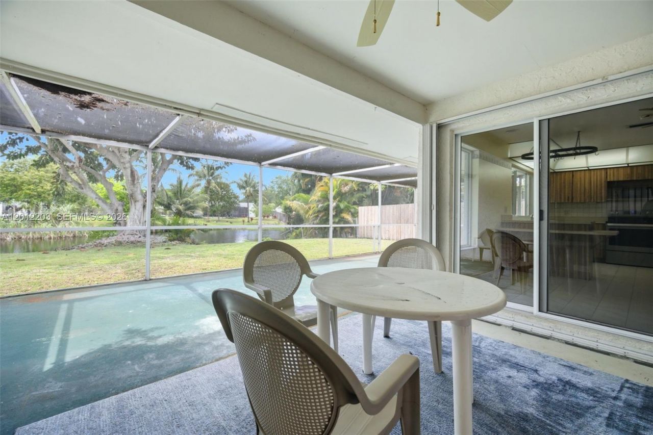 920 NW 92nd Ave , Pembroke Pines, FL 33024 Photo