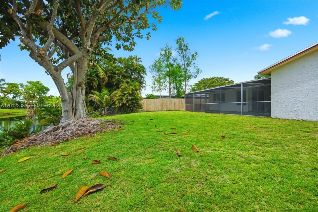 920 NW 92nd Ave , Pembroke Pines, FL 33024 Photo