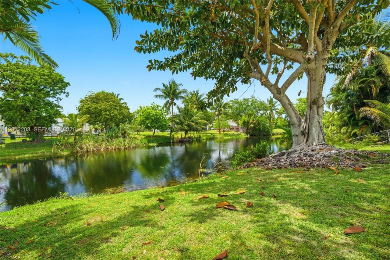 920 NW 92nd Ave , Pembroke Pines, FL 33024 Photo