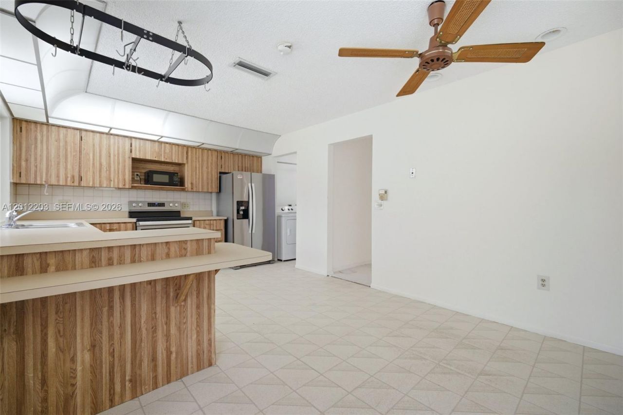920 NW 92nd Ave , Pembroke Pines, FL 33024 Photo
