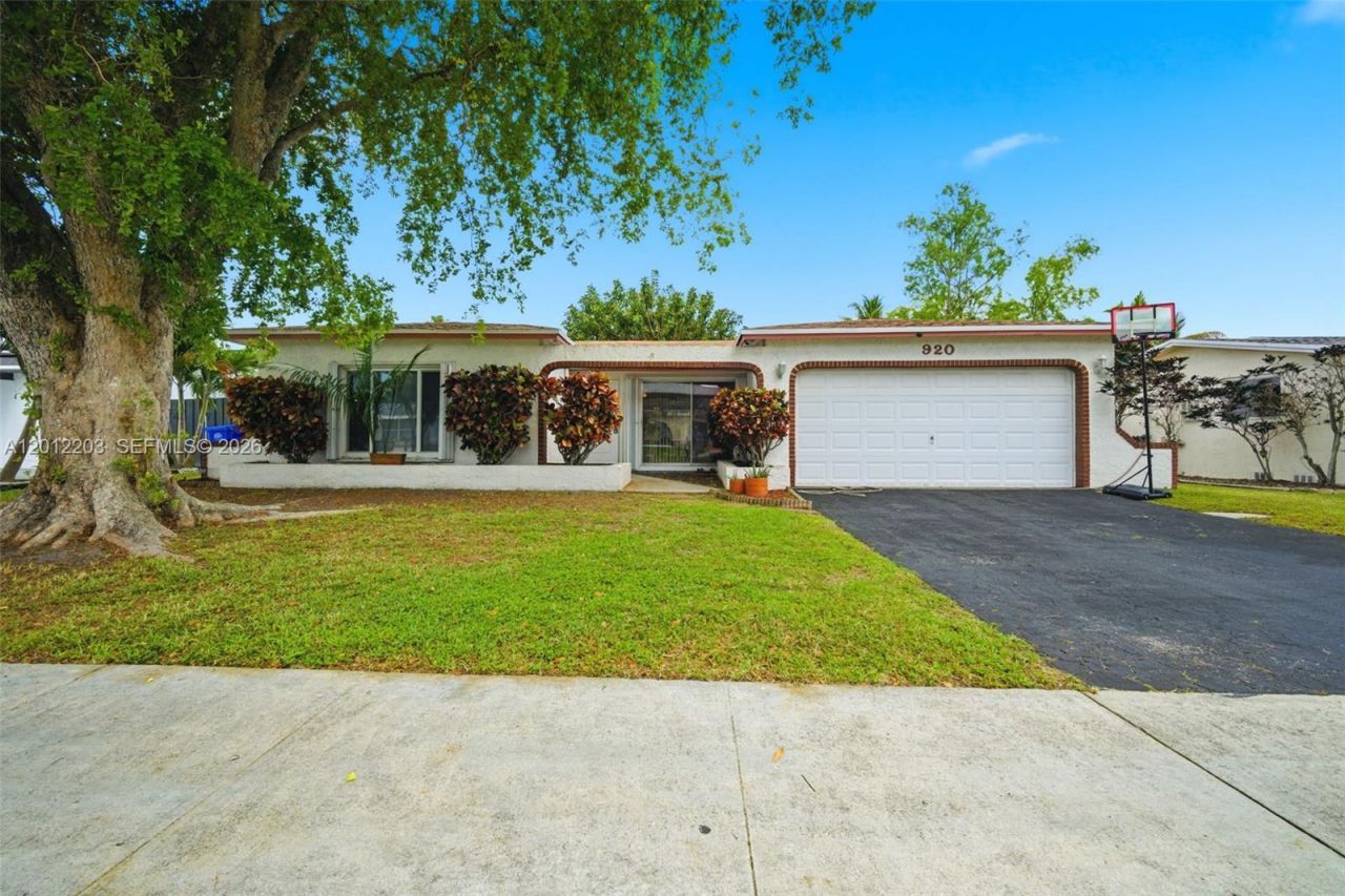 920 NW 92nd Ave , Pembroke Pines, FL 33024 Photo