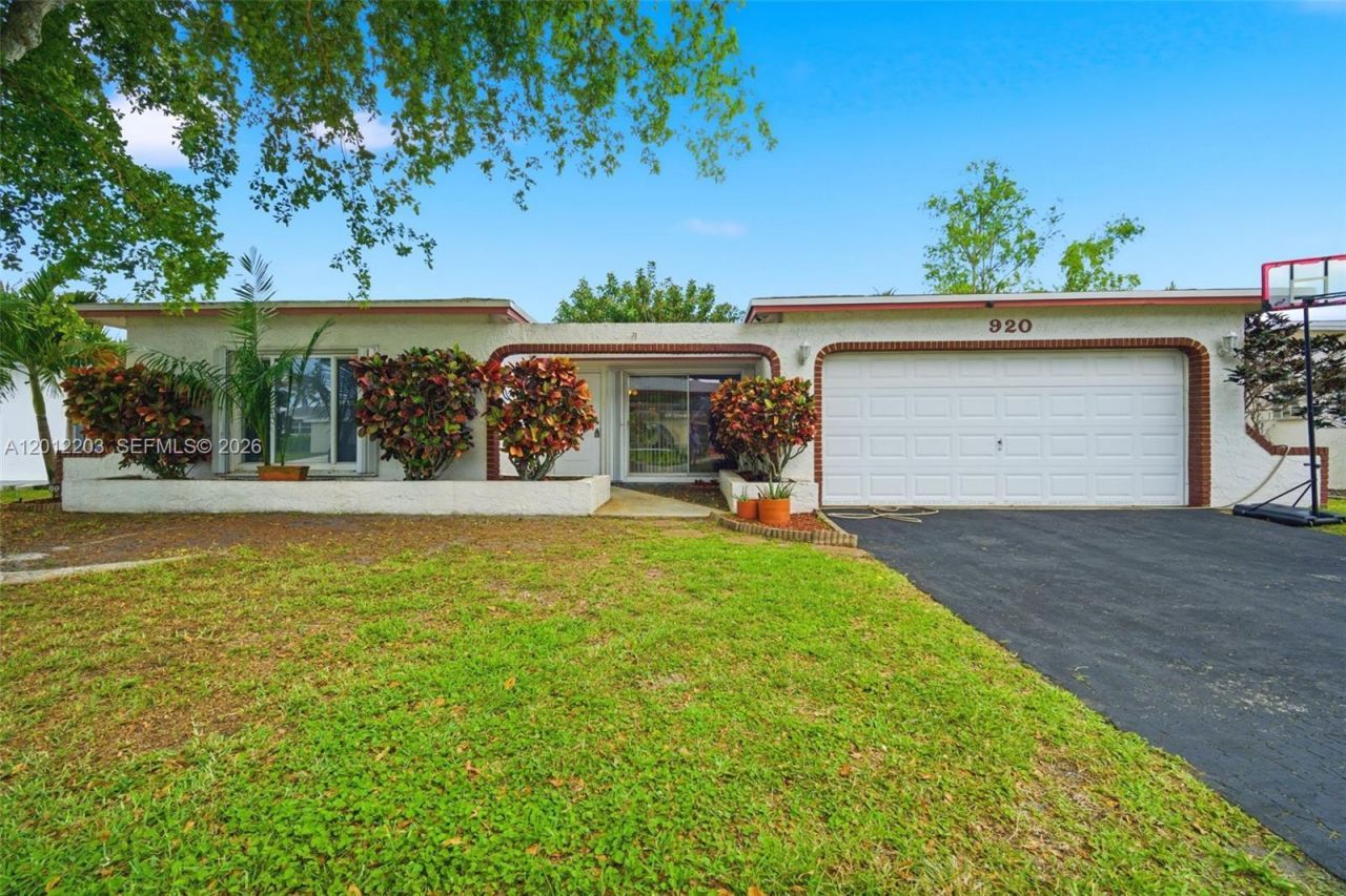 920 NW 92nd Ave , Pembroke Pines, FL 33024 Photo