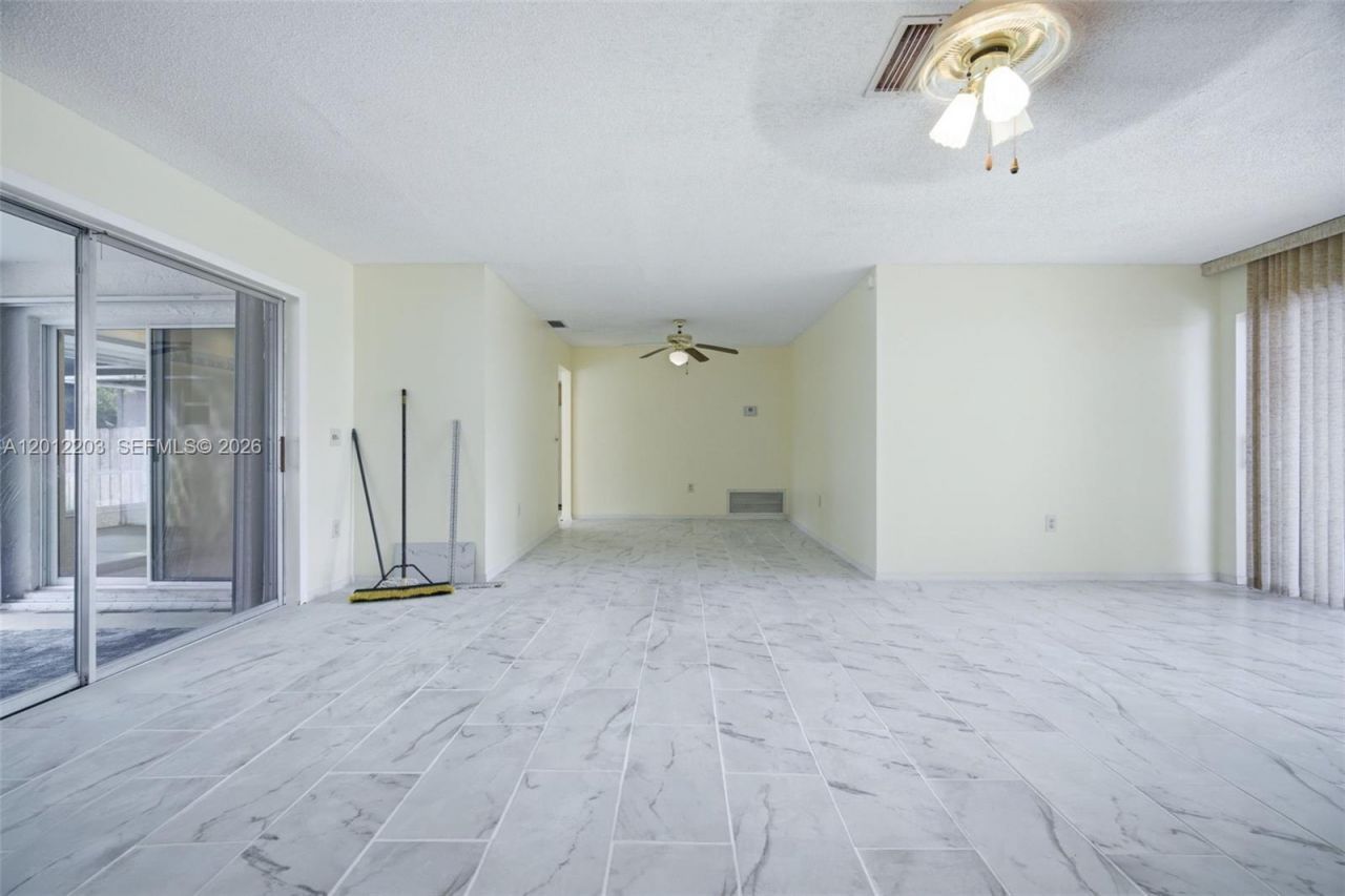 920 NW 92nd Ave , Pembroke Pines, FL 33024 Photo