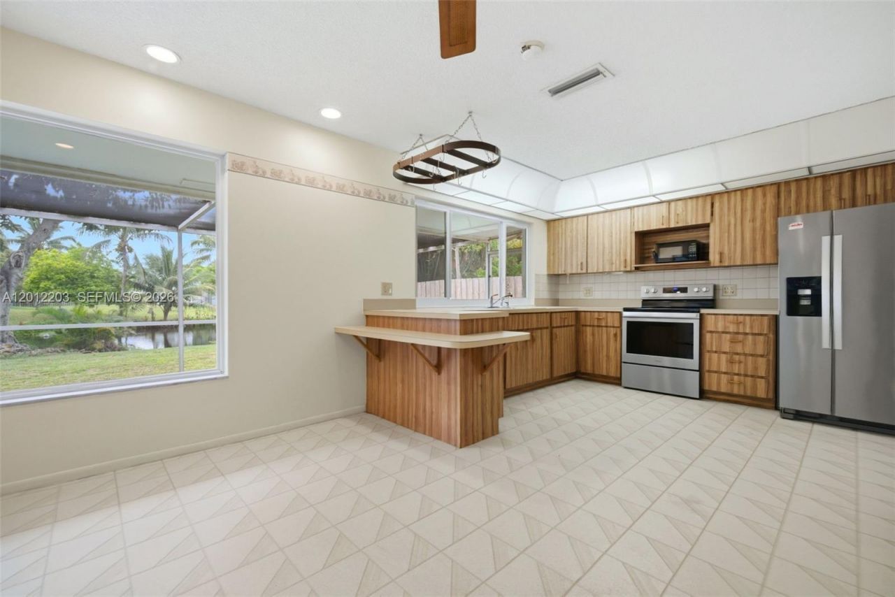 920 NW 92nd Ave , Pembroke Pines, FL 33024 Photo