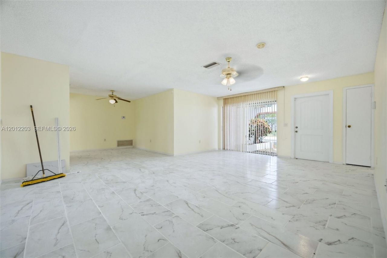 920 NW 92nd Ave , Pembroke Pines, FL 33024 Photo