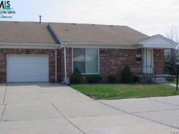 401 Doremus S Doremus Lane W, St. Clair Shores, MI 48080