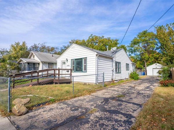 2736 Des Moines Street , Des Moines, IA 50317