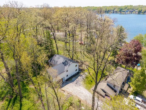 5765 S 980 E Road, Wolcottville, IN 46795