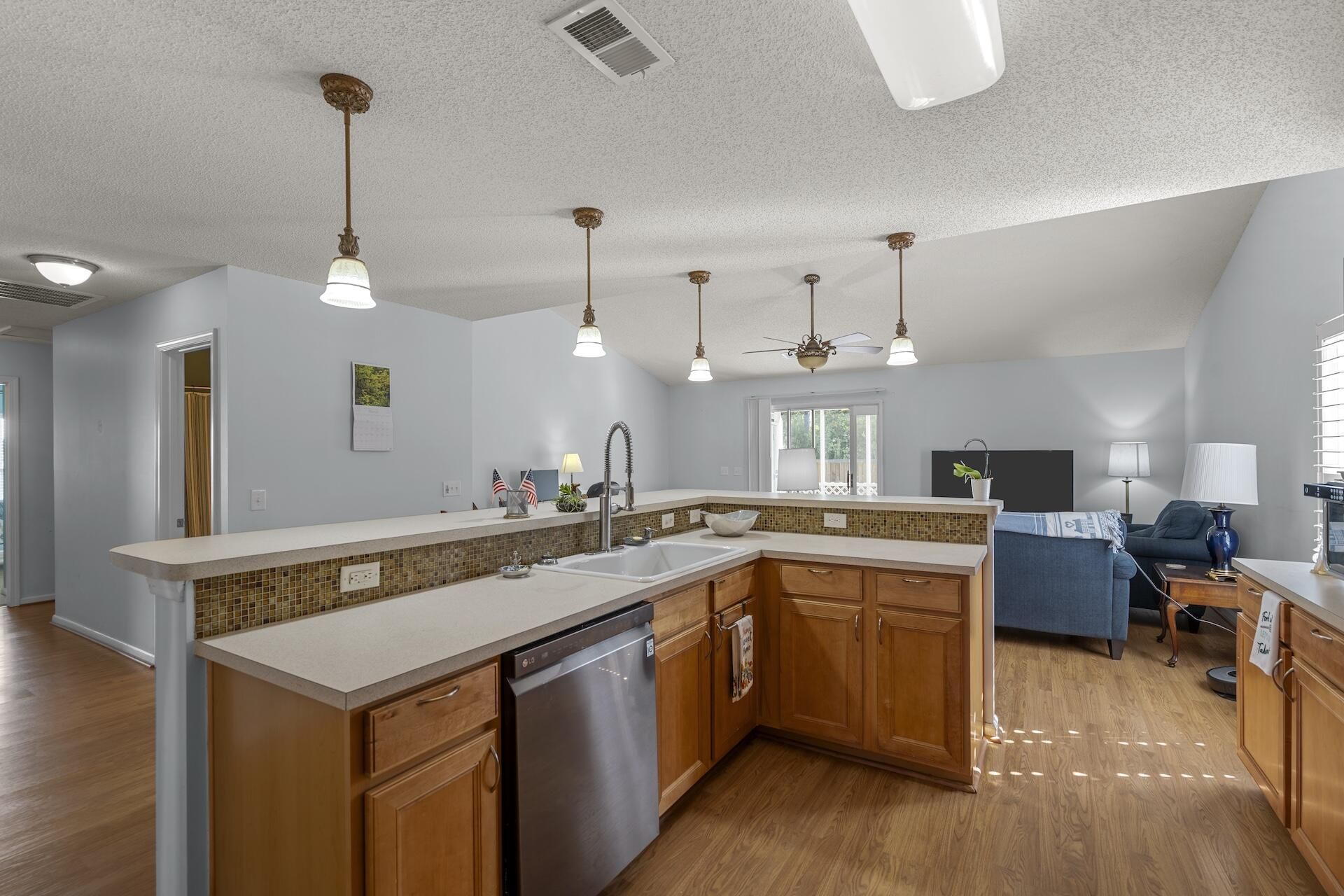 332 Southport Drive Photo 12