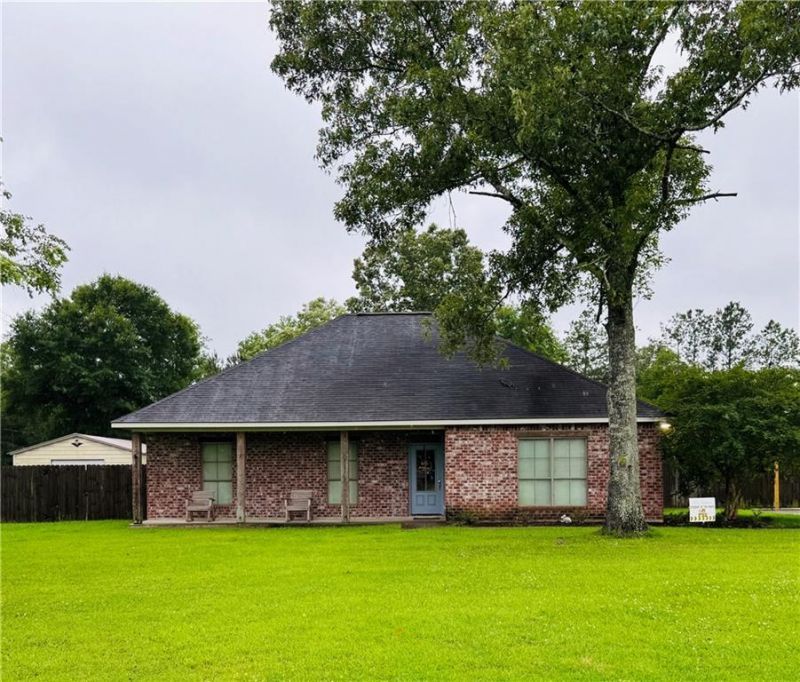 19251 PLANTATION Trace, Livingston, LA 70754