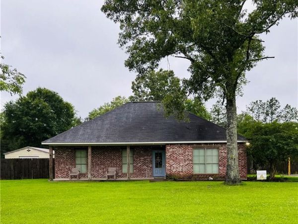 19251 PLANTATION Trace, Livingston, LA 70754
