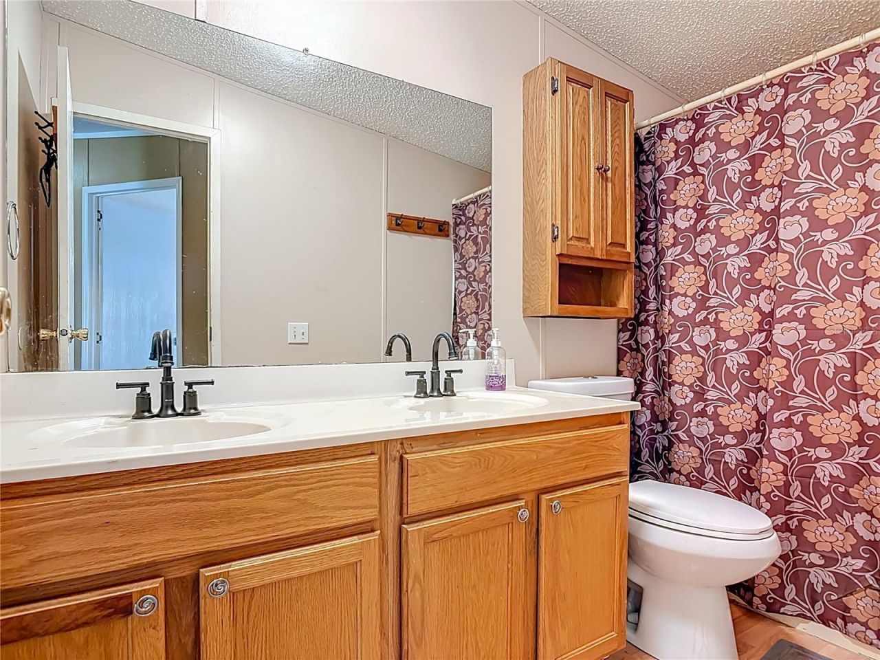 45750 Pine Street, Paisley, FL 32767 Photo