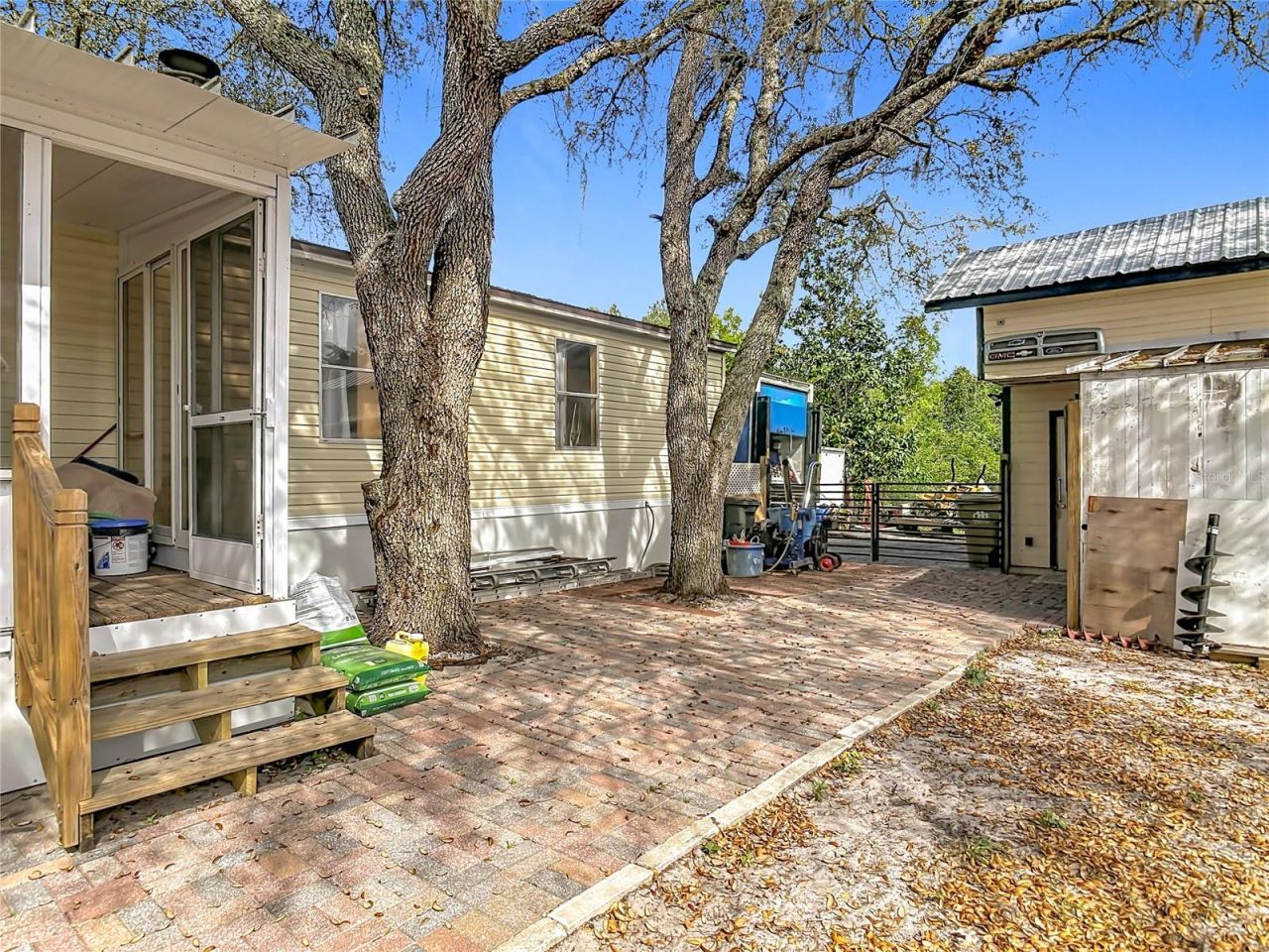 45750 Pine Street, Paisley, FL 32767 Photo
