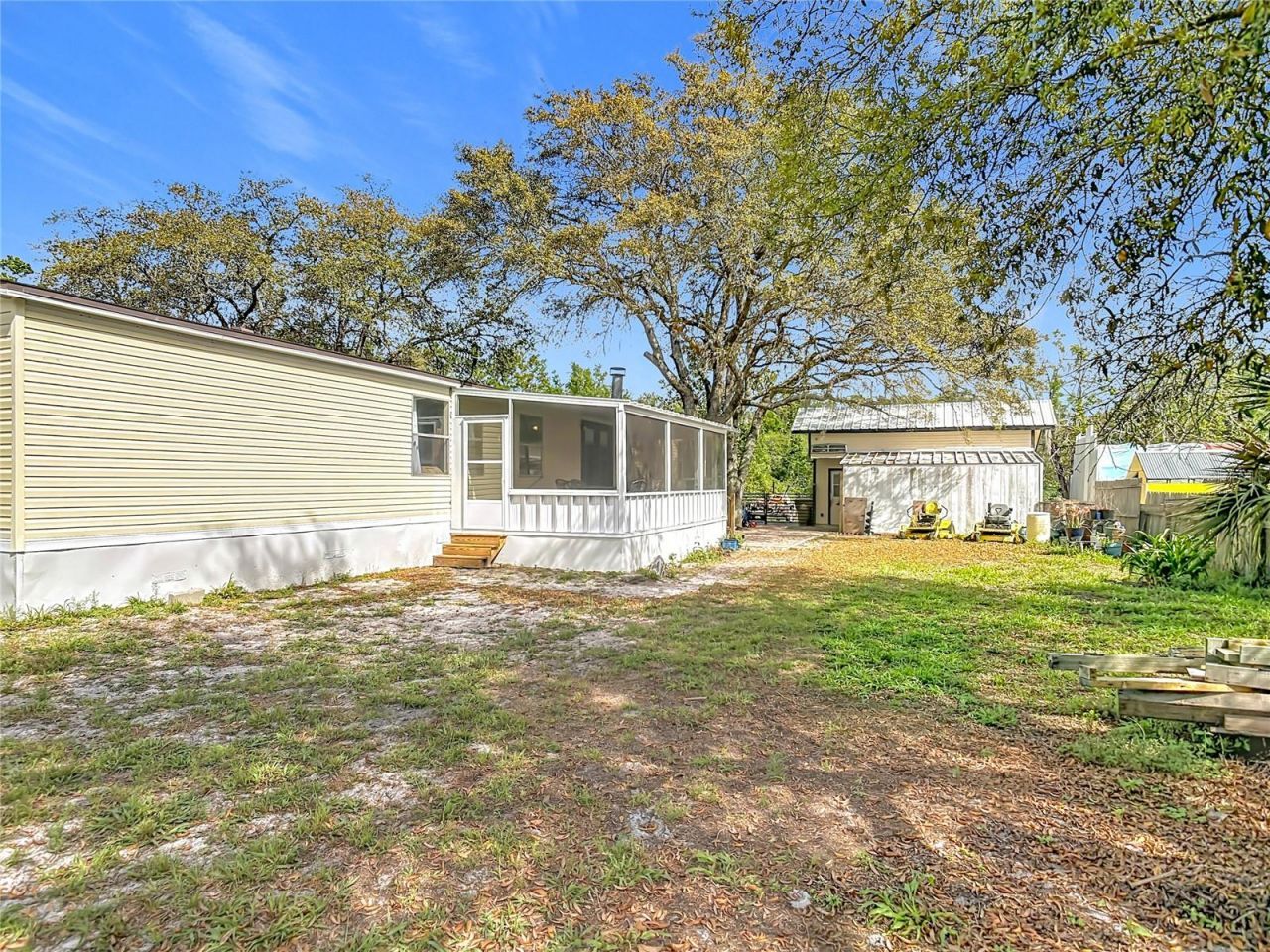 45750 Pine Street, Paisley, FL 32767 Photo