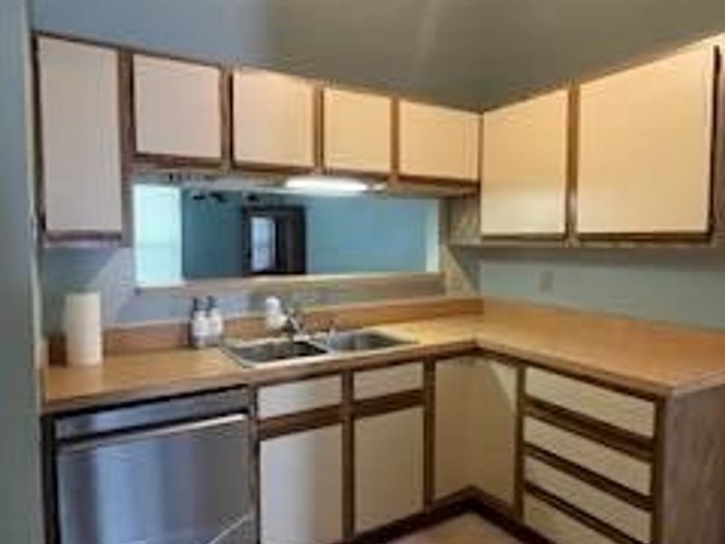 1303 Worthington Creek Drive, Unit 9, Columbus, OH 43085 Photo 8