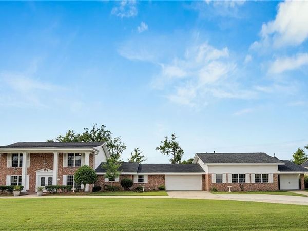 6 W LEVERT Drive, Luling, LA 70070