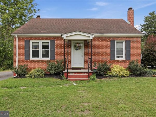 2066 BROAD, FALLING WATERS, WV 25419