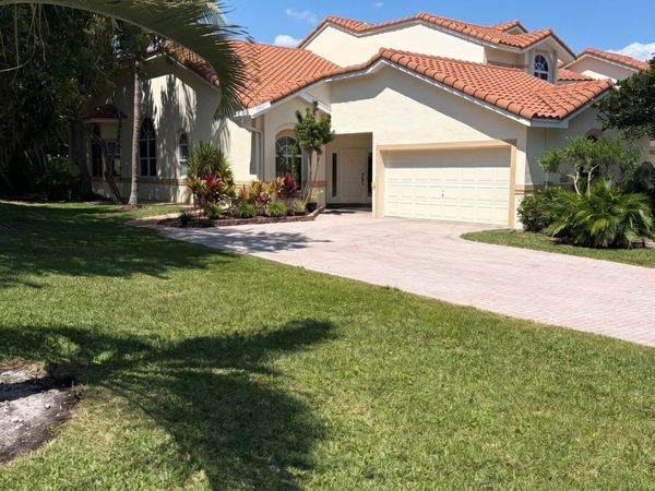 521 W Palm Aire Drive, Pompano Beach, FL 33069