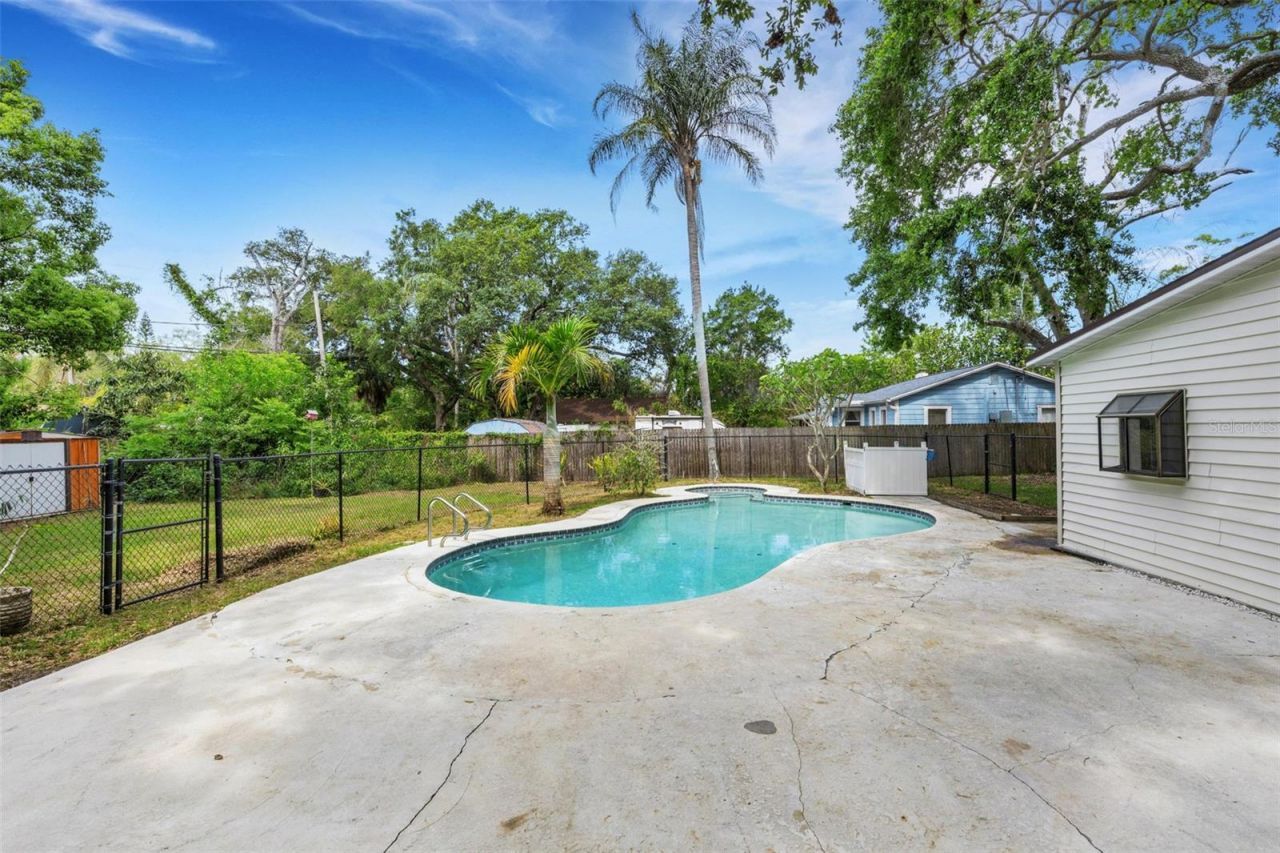 530 16th St Nw, Largo, FL 33770 Photo
