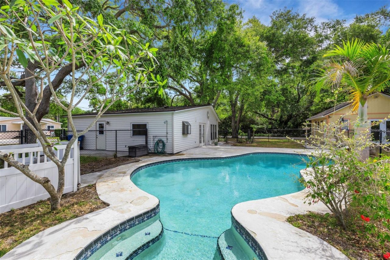530 16th St Nw, Largo, FL 33770 Photo