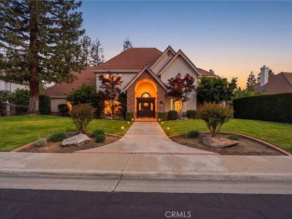 5036 Lakewood, Visalia, CA 93291