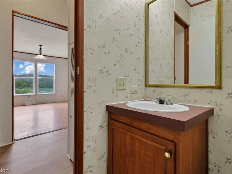 12186 State Route 155 SE, Corning, OH 43730 Photo 22