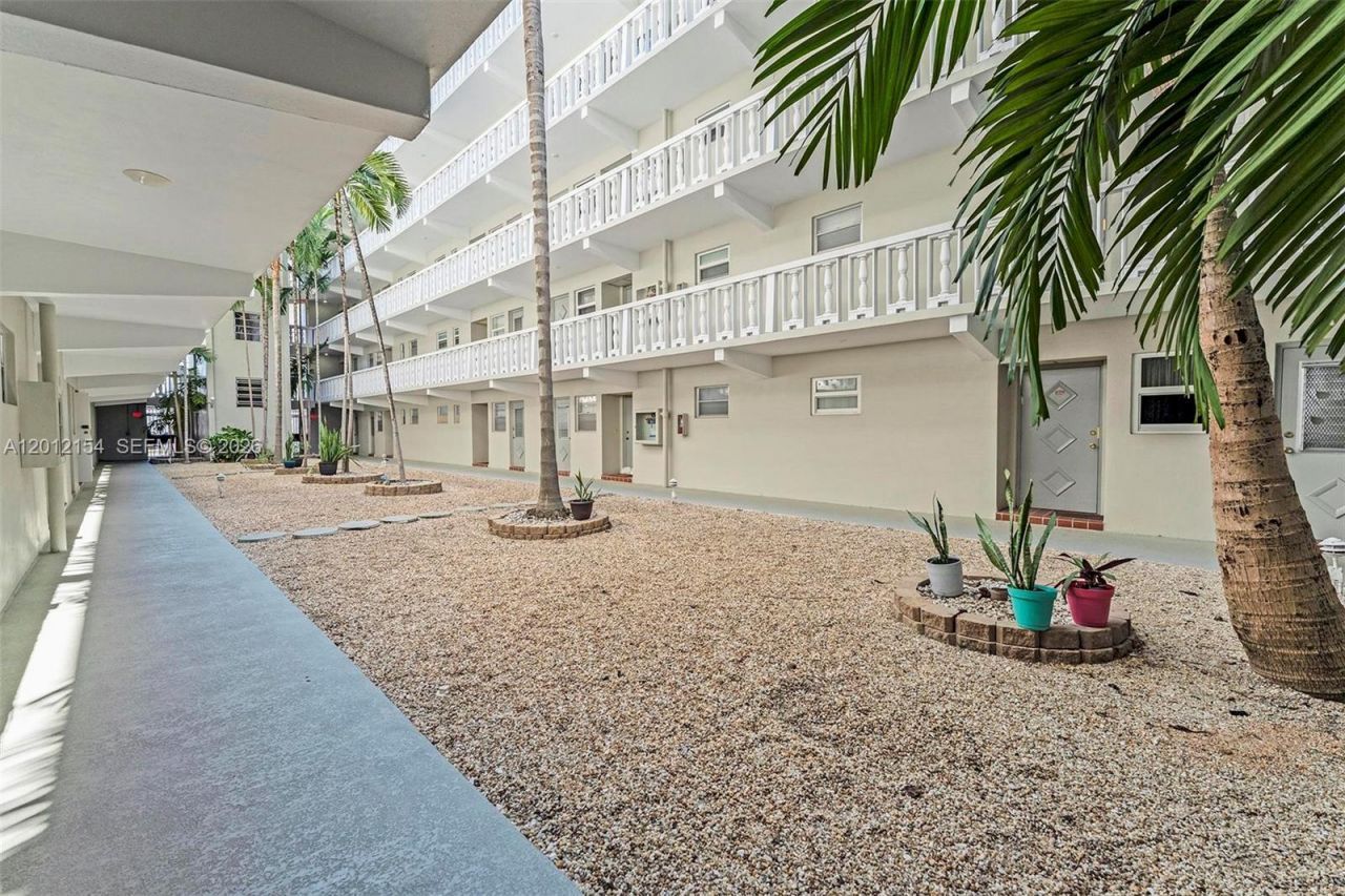 330 SE 2nd St, Unit 103G, Hallandale Beach, FL 33009 Photo