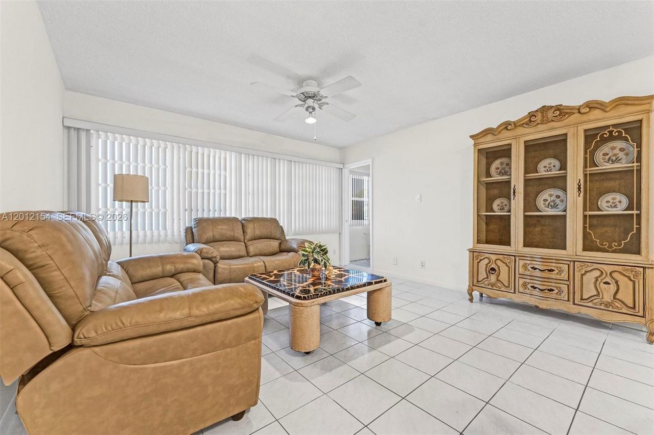 330 SE 2nd St, Unit 103G, Hallandale Beach, FL 33009 Photo