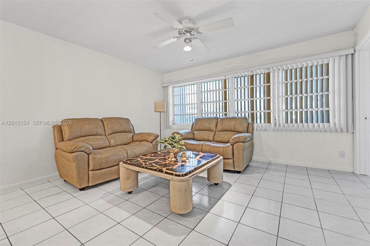 330 SE 2nd St, Unit 103G, Hallandale Beach, FL 33009 Photo