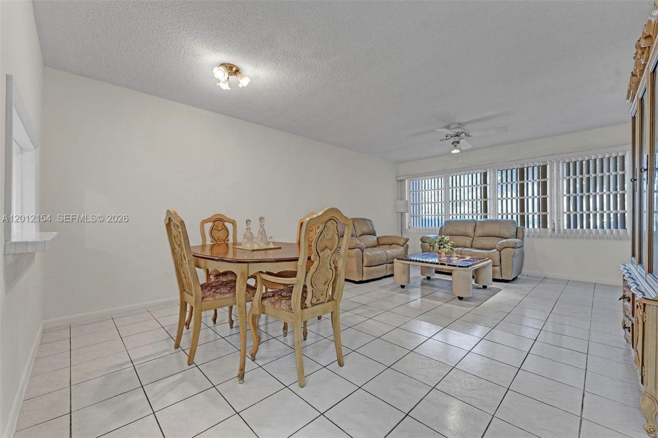 330 SE 2nd St, Unit 103G, Hallandale Beach, FL 33009 Photo