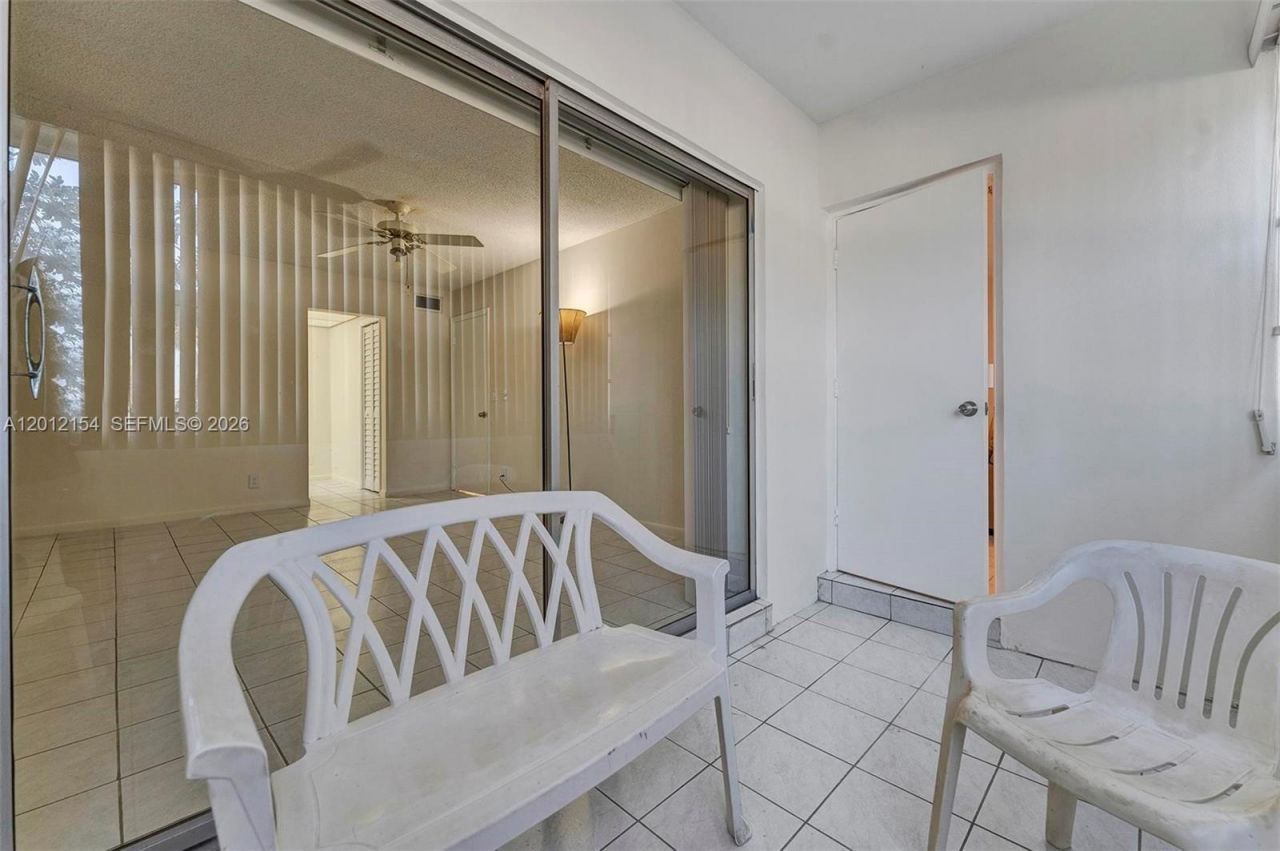 330 SE 2nd St, Unit 103G, Hallandale Beach, FL 33009 Photo