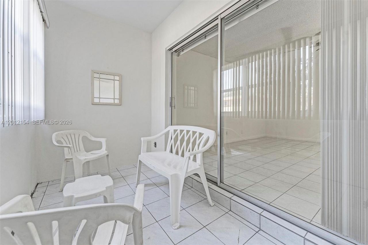 330 SE 2nd St, Unit 103G, Hallandale Beach, FL 33009 Photo