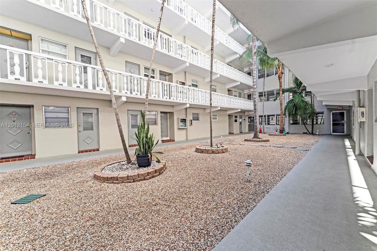 330 SE 2nd St, Unit 103G, Hallandale Beach, FL 33009 Photo