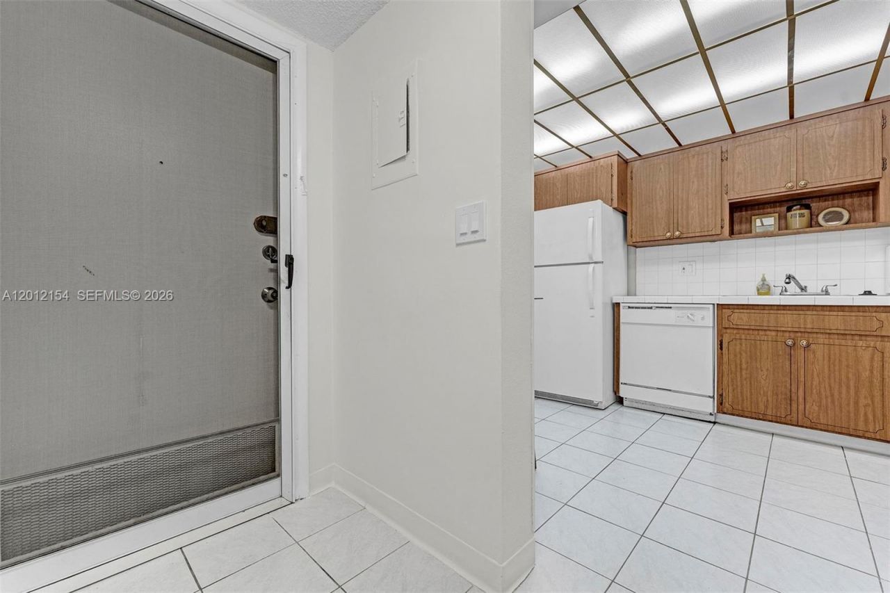 330 SE 2nd St, Unit 103G, Hallandale Beach, FL 33009 Photo
