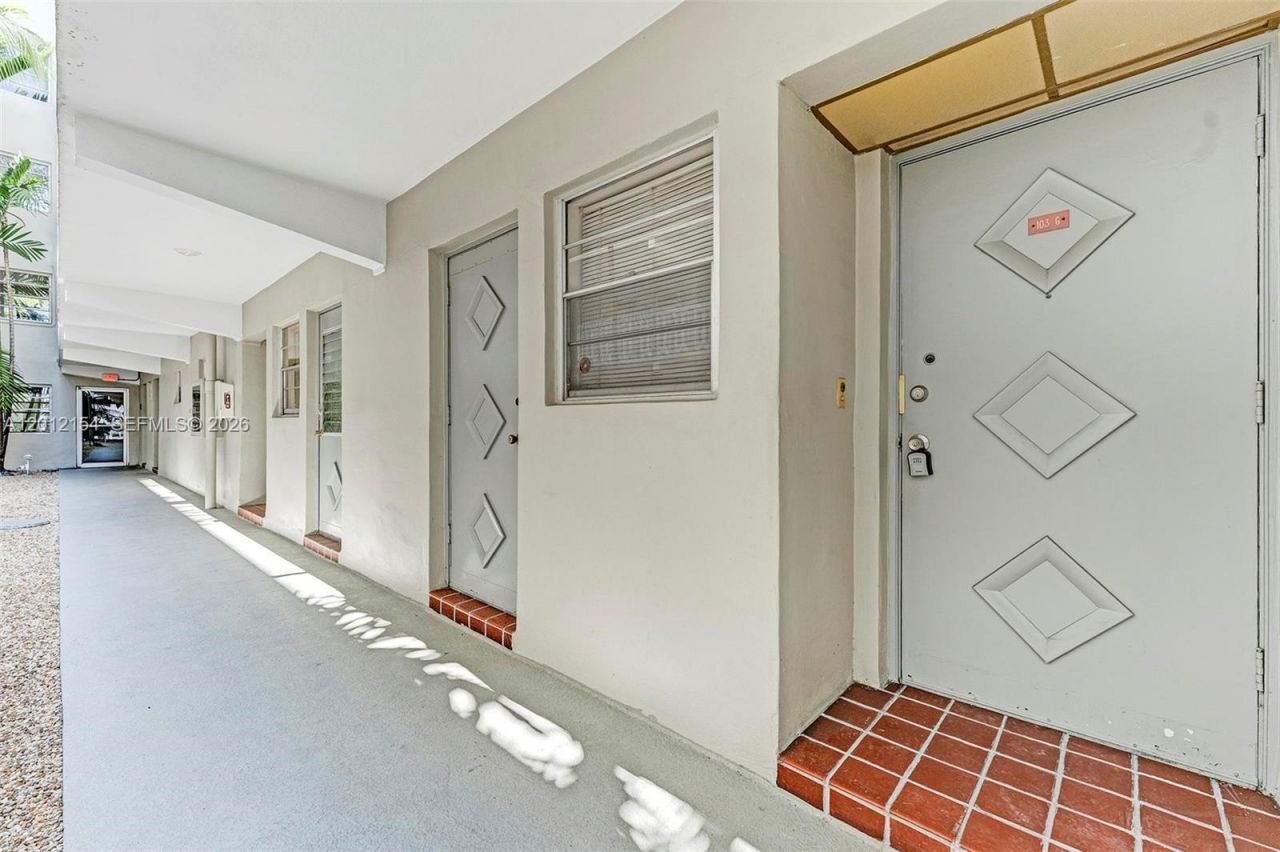330 SE 2nd St, Unit 103G, Hallandale Beach, FL 33009 Photo