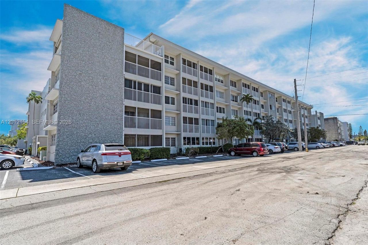 330 SE 2nd St, Unit 103G, Hallandale Beach, FL 33009 Photo