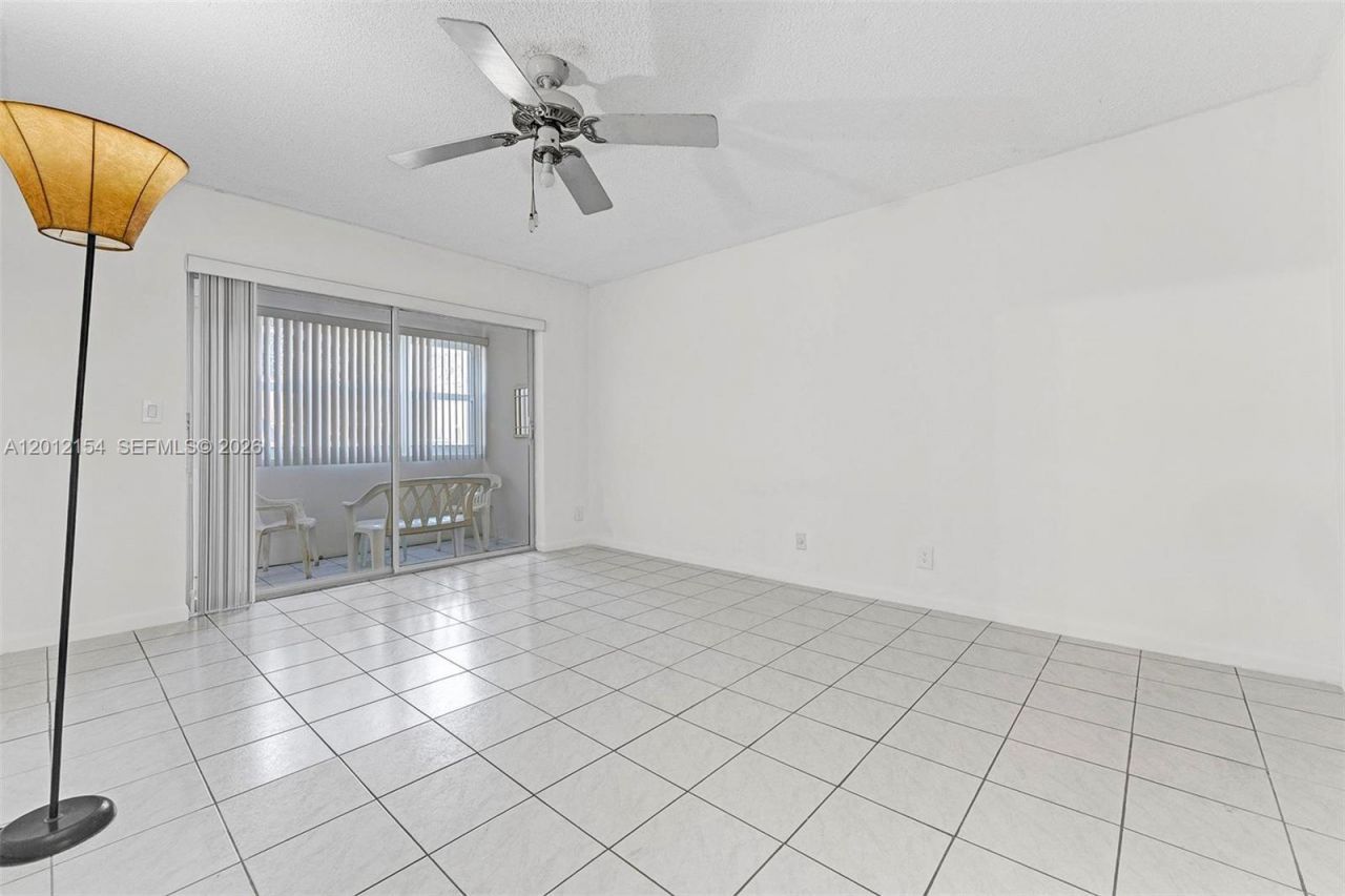 330 SE 2nd St, Unit 103G, Hallandale Beach, FL 33009 Photo