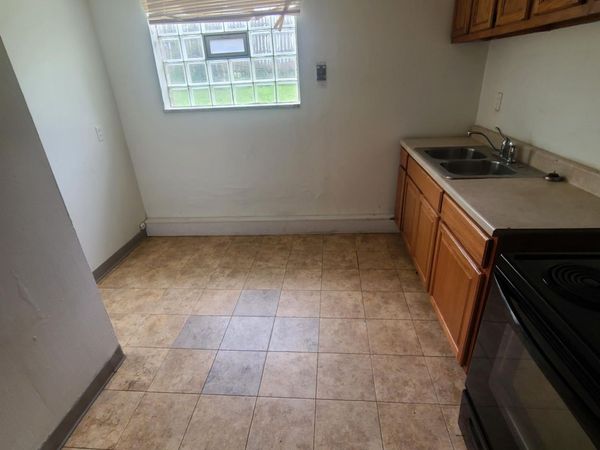 4467 Lee Road, Cleveland, OH 44128