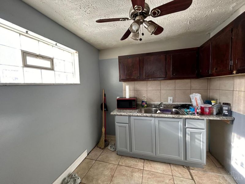 4467 Lee Road, Cleveland, OH 44128 Photo 10