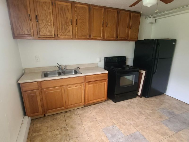 4467 Lee Road, Cleveland, OH 44128 Photo 2