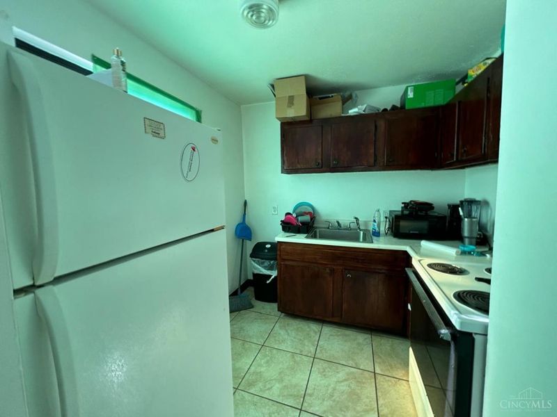 4467 Lee Road, Cleveland, OH 44128 Photo 3