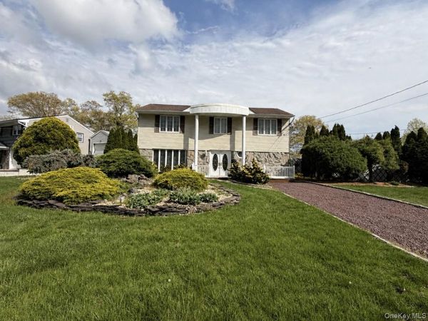 217 Audwin Drive , Islip Terrace, NY 11752
