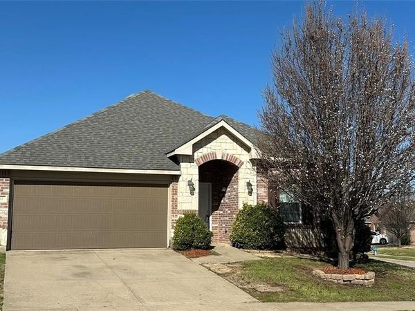 817 Lark Drive, Aubrey, TX 76227