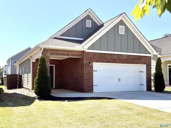 1033 Highgrove Heights, Harvest, AL 35749