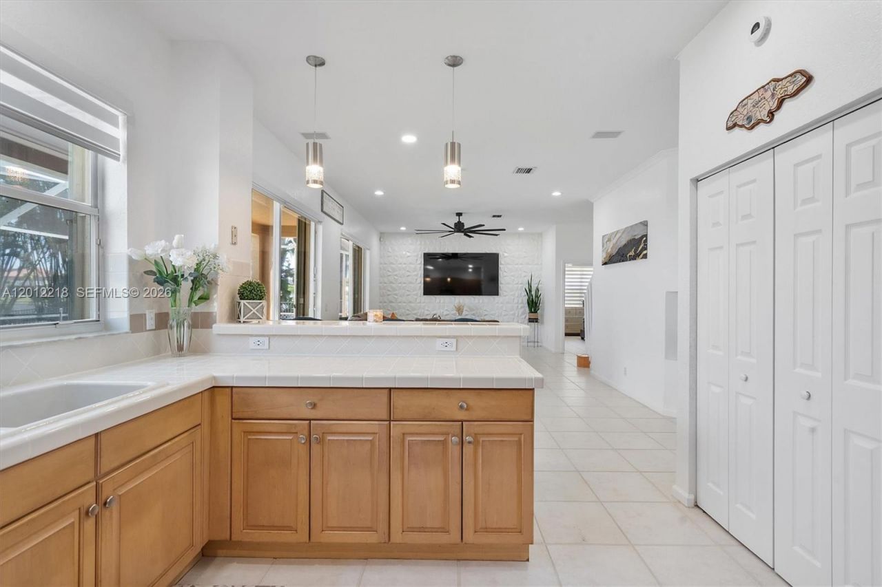 361 SW 167th Ave, Pembroke Pines, FL 33027 Photo